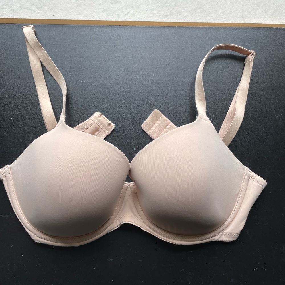 Victoria’s Secret Pink tshirt bra size 32DDD
